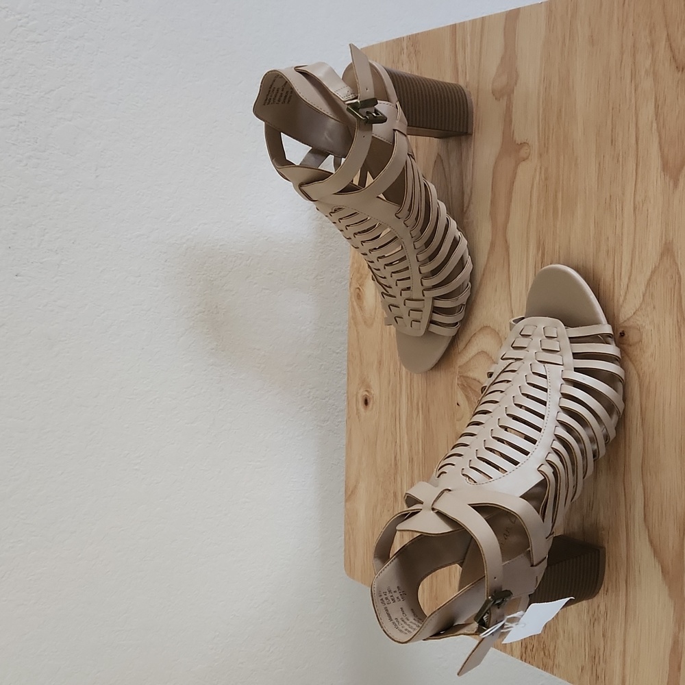 American Eagle Gladiator Block Heels, nwt